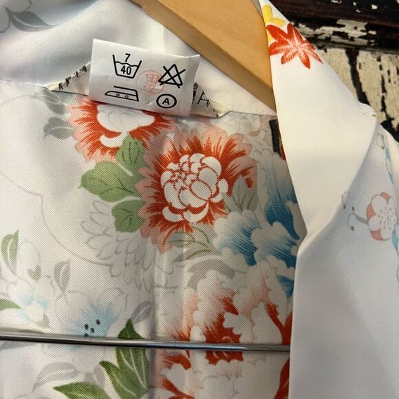 Japanese Floral white Long open front women’s  Kimono Robe. OSFM - Picture 9 of 10
